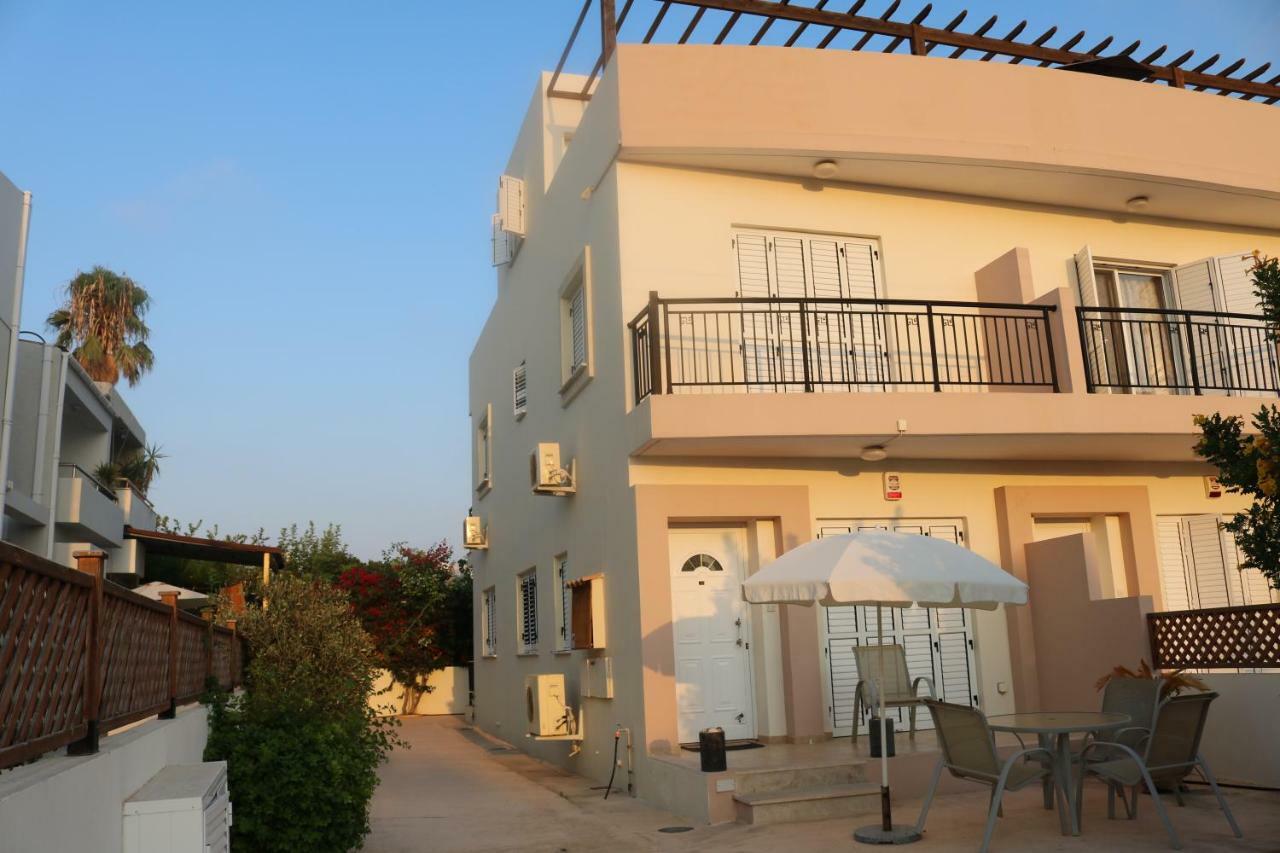 The Paradise Townhouses By Taimoura Paphos Eksteriør billede